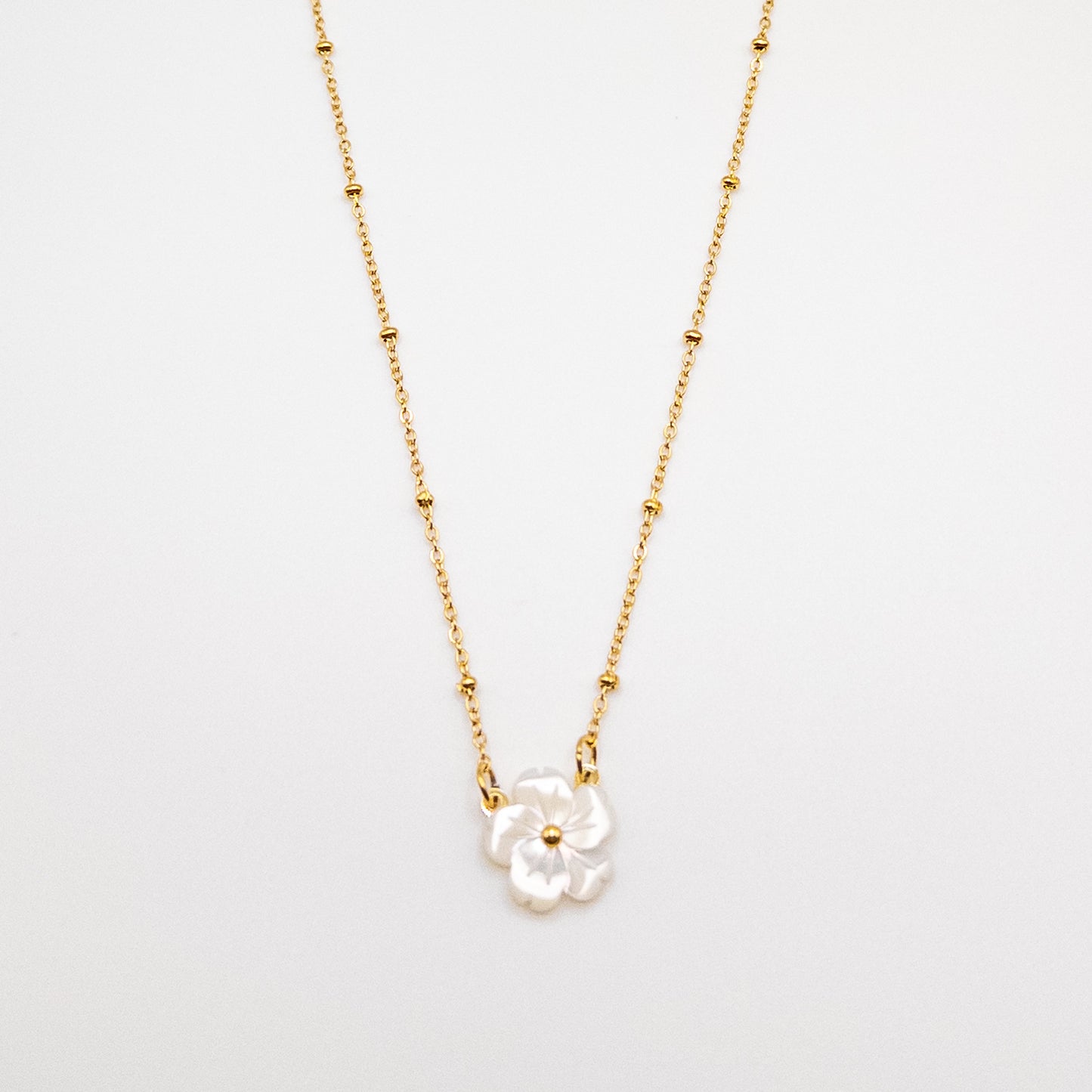 Shell Flower Pendant Necklace