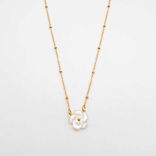 Shell Flower Pendant Necklace