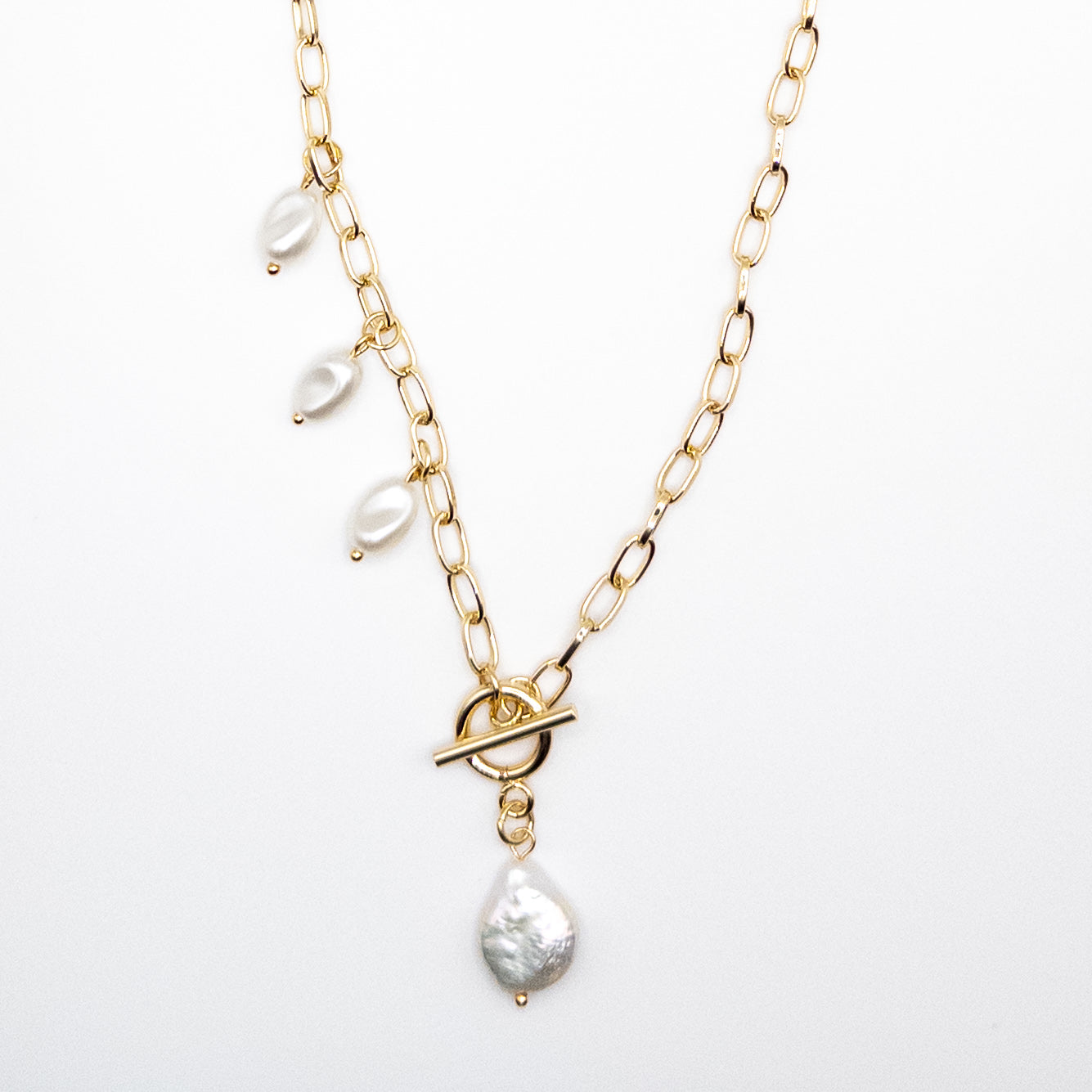 Necklace with Round Faux Pearl